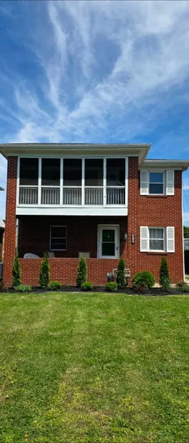 Comfortable&Cozy: Near UE Campus. Upstairs Duplex - Image 1