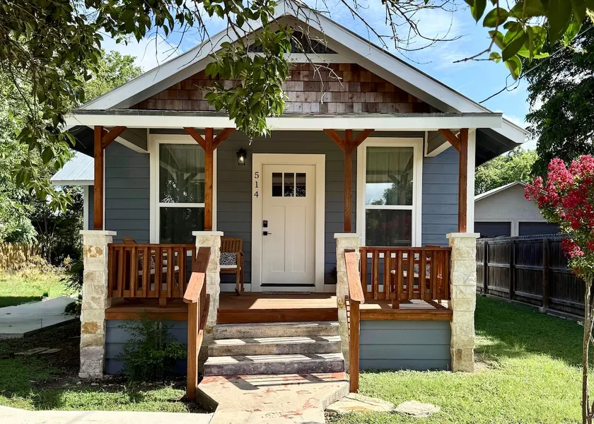 Josie’s Place- a few blocks to downtown Boerne! - Image 1