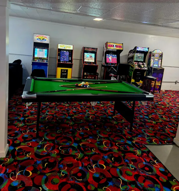 Suburban Home + Game Room + Jacuzzi + sleeps 19 - Image 1