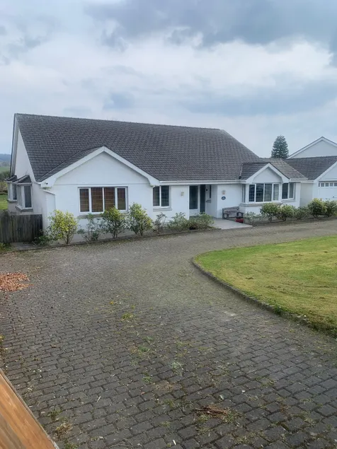 A large spacious family house. - Image 1