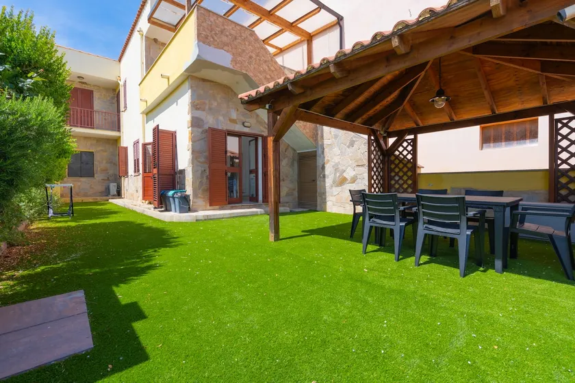 Blu Caletta - waterfront apartment with garden - Image 1