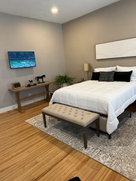 Sandy’s Suite Escape - Image 1