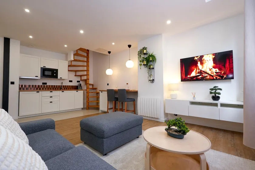 Triplex Loft with Jacuzzi - City Heart - Image 1