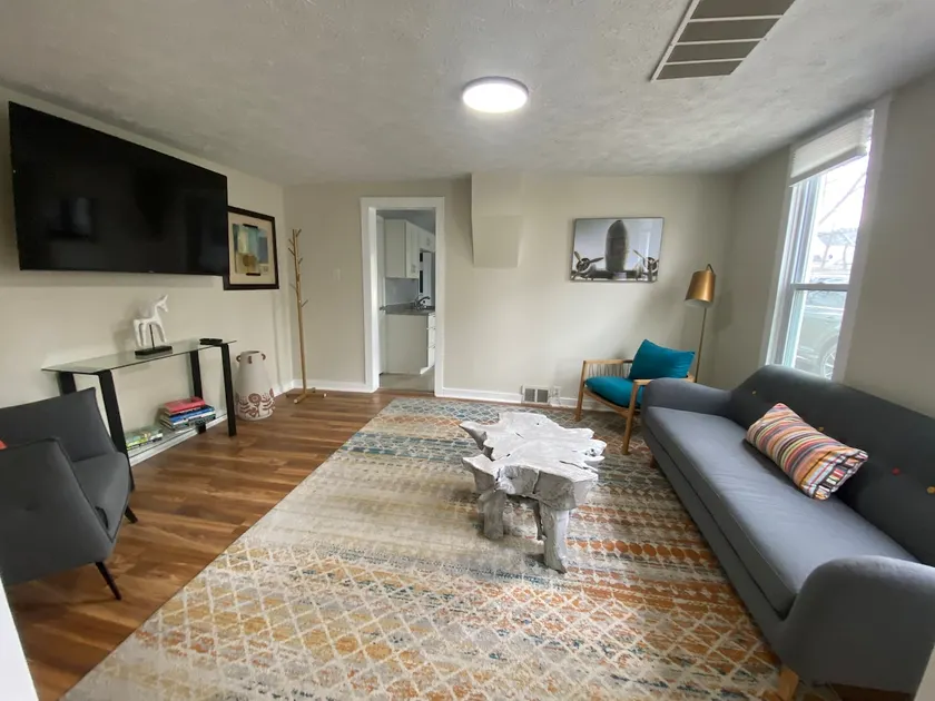 Centrally Located Retreat - Image 1