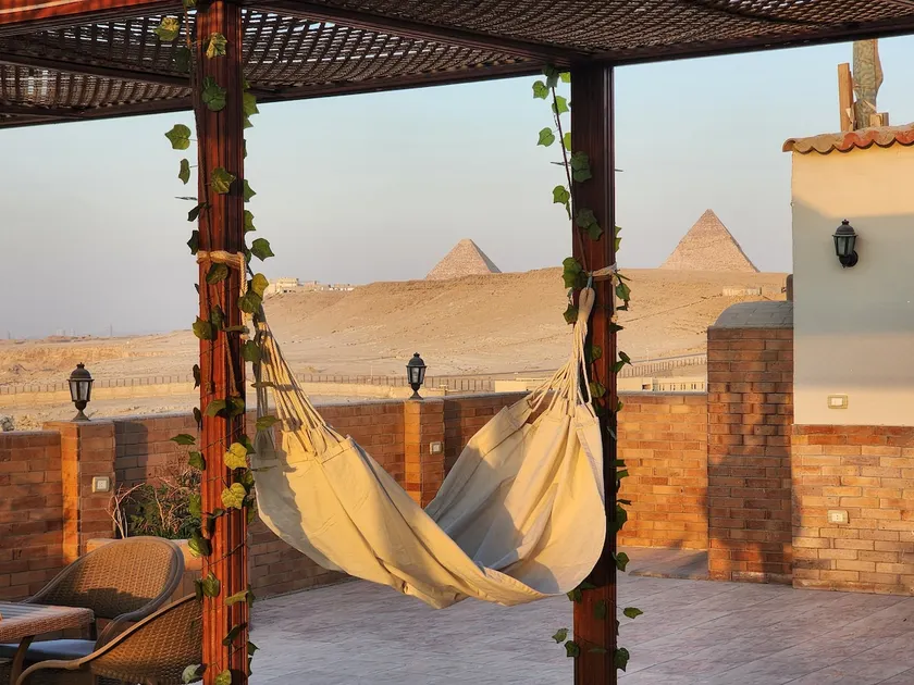 private rooftop with hot jacuzzi and pyramids view - Image 1