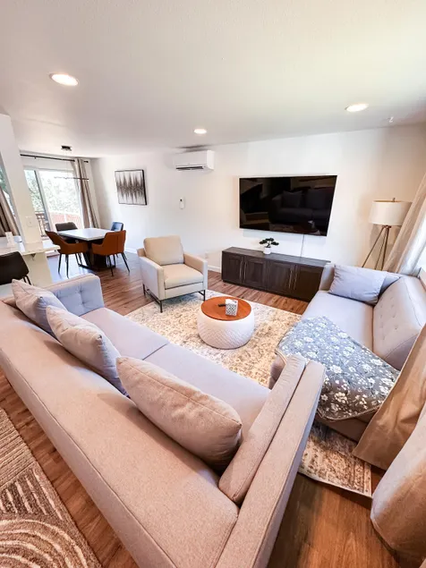 Unit A, Main Floor, Cozy Modern 3 Bed 2 Bath - Image 1