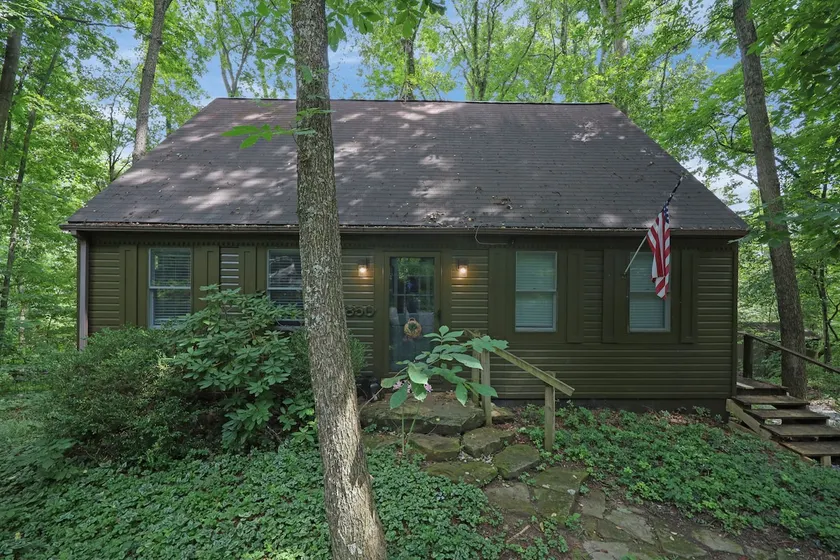 Cabin in Nashport - Image 1