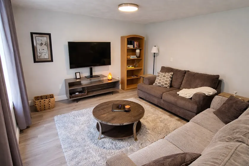 Thrifty Charm in Roanoke - Private Suite - Image 1