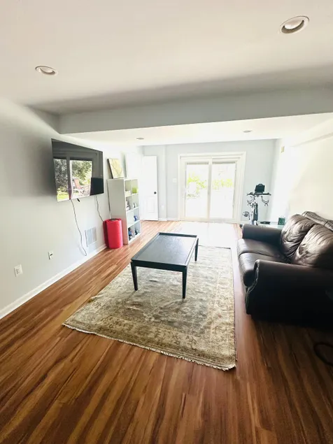 2BR 2BA Executive Apt. Mclean - Image 1