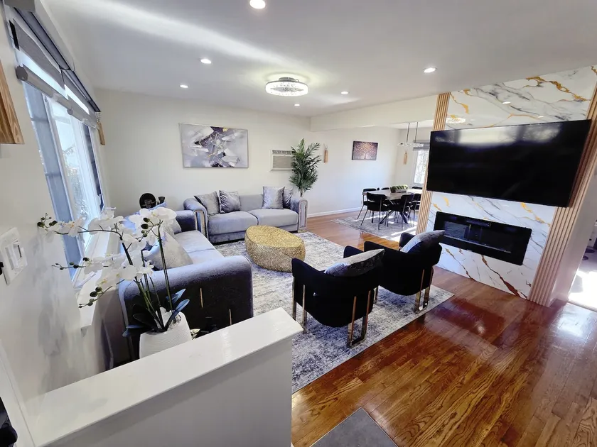 Large 4-Bedroom Home w/ Arcades, Wet Bar&Yard, BBQ - Image 1