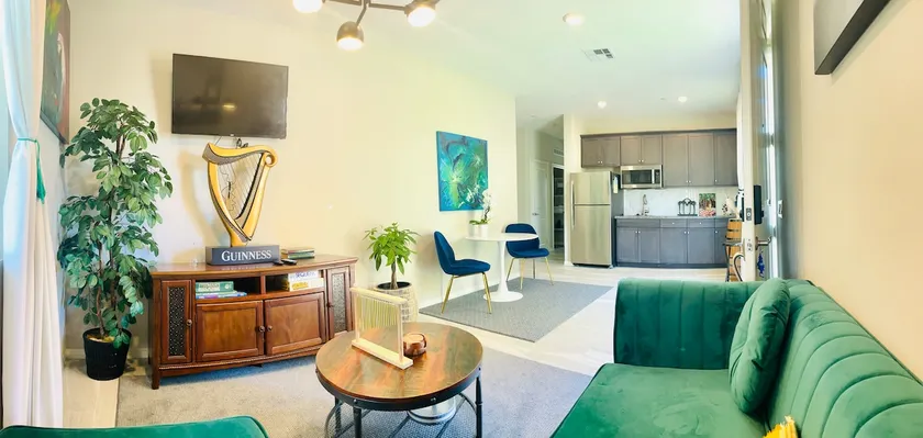 TaTa Darling Luxury Wine Country Retreat Near Lake - Image 1