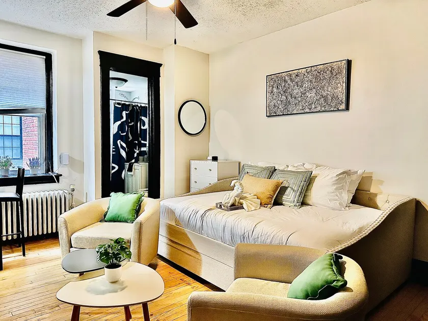 Studio City Stay - Image 1