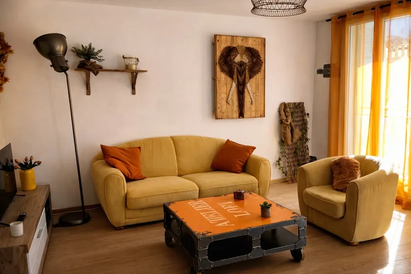 50 m² apartment in the medieval center for 1 to 3 people - Image 1