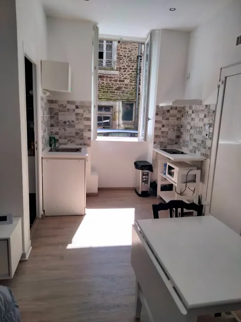 Comfort studio, city center of Fougères - Image 1