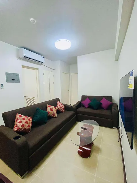 The Atherton by DMCI- 2BR FREE PARKING - Image 1