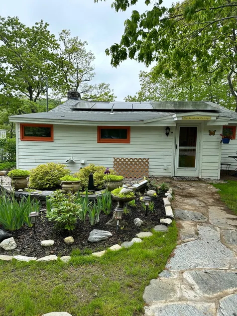 Sunshine Cottage on the Lake 5 mins to Foxwoods - Image 1