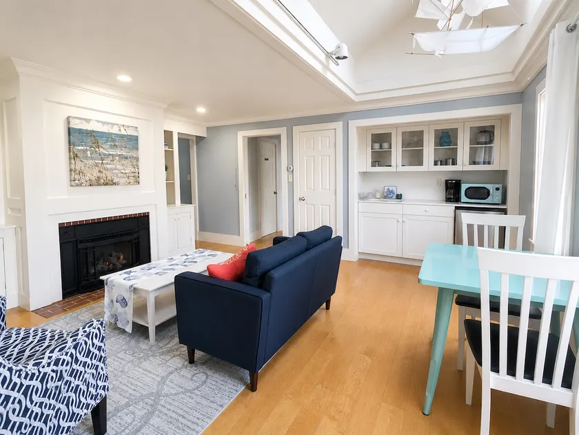 Cozy Guest Suite with Fireplace - Image 1