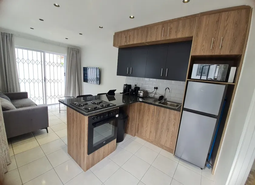 Oasis - Renovated - Queen extra length bed apartment - Image 1