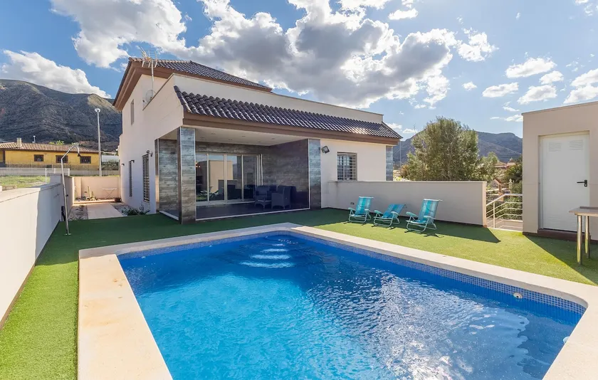 Beautiful home in Cox - Image 1