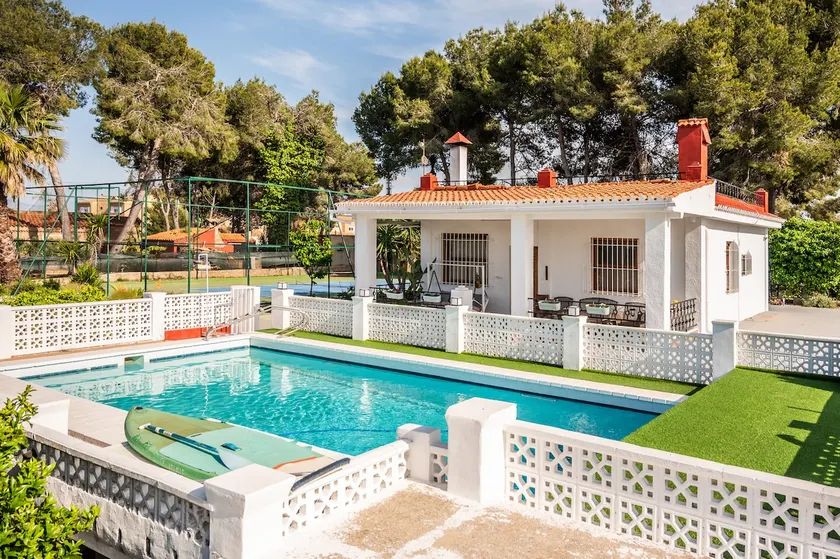 Private Villa · Pool · Pickleball · Events - Image 1