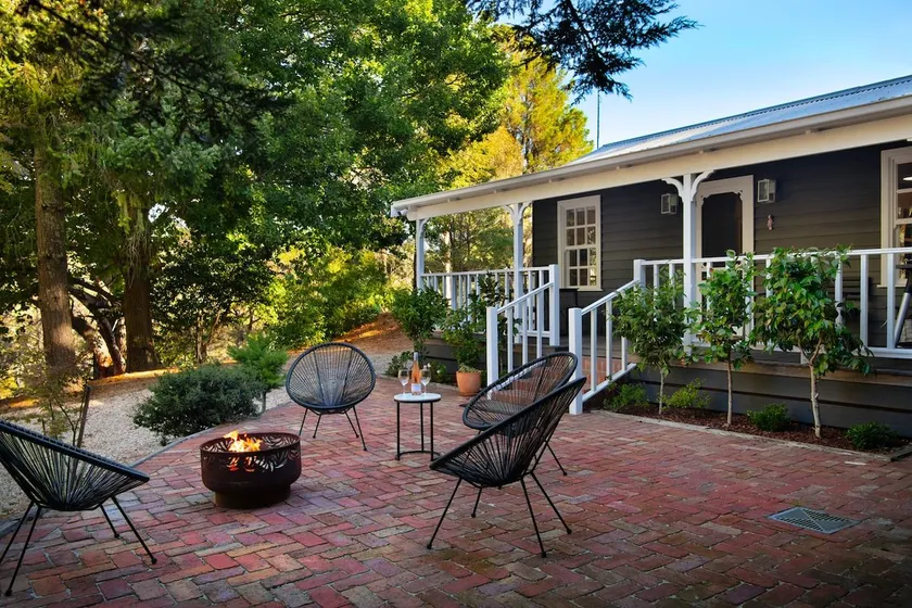 Wrenwood Cottage- outdoor spa in serene setting - Image 1
