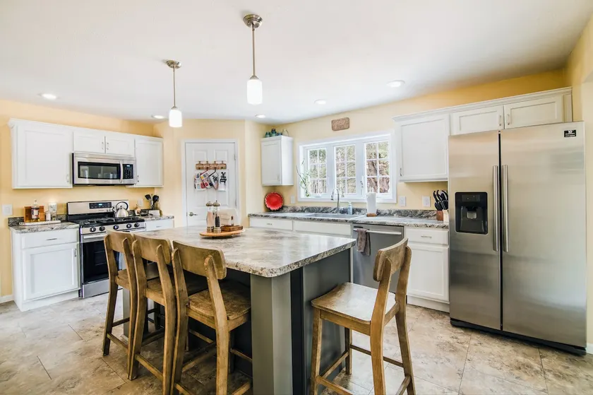 Pond Creek Cottage, Tucked Away, Near Boyne Mount! - Image 1