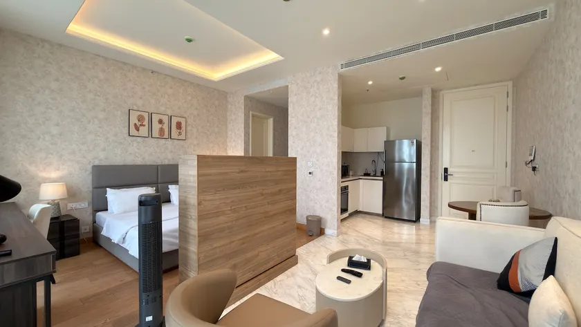 5 Star Luxury Flat in Leela Residence - Image 1