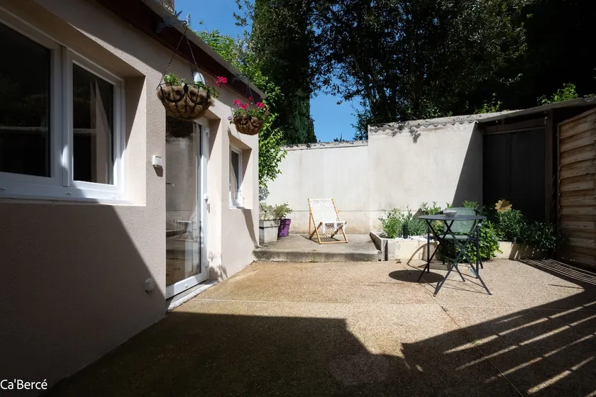 Studio and its terrace, quiet and in the center. - Image 1