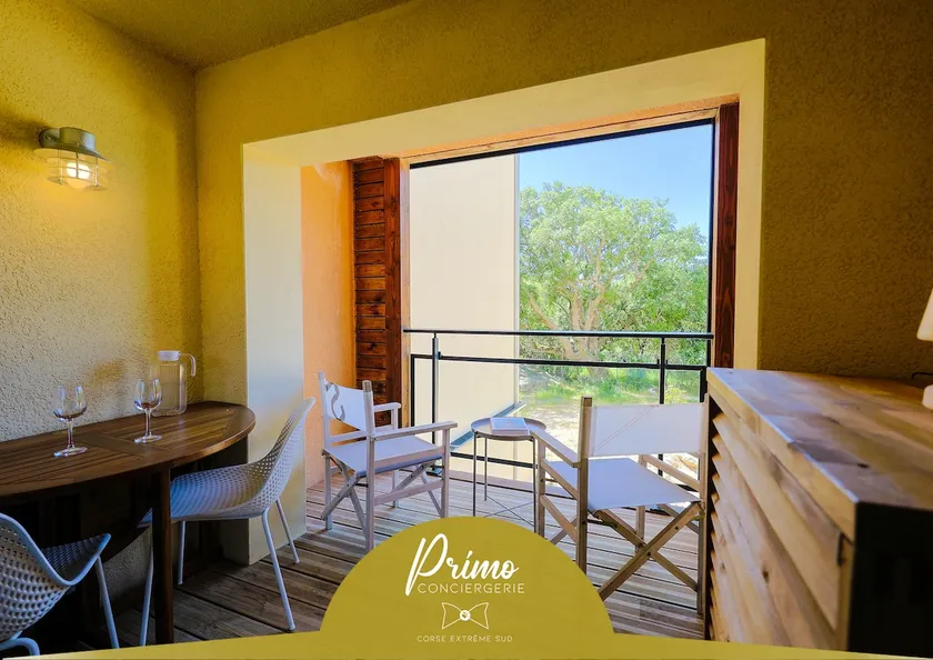 The 111 - Charming two-room apartment, heated pool, private beach - Image 1