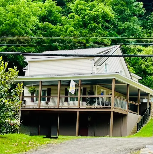 Stone Mountain Retreat LLC - Image 1