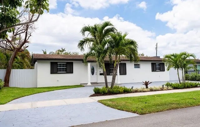 Miami Gardens: Quiet 4 BDR with a Beautiful Pool! - Image 1