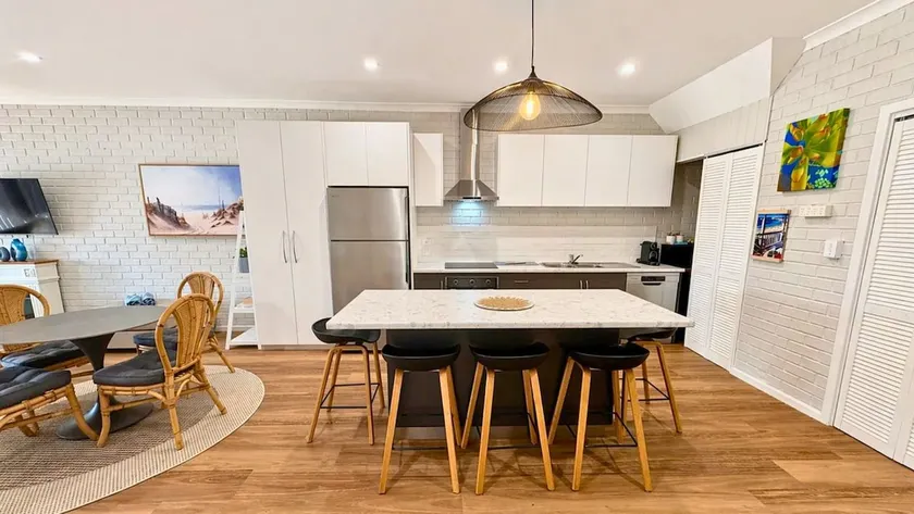 Galley Cove House - Image 1