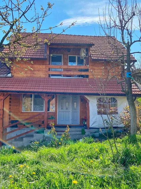 Newly furnished holiday home and generous garden - Image 1