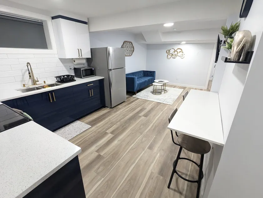 Chic 2BR Suite with Kitchen, Laundry, Near Elk Island & West Edmonton Mall - Image 1