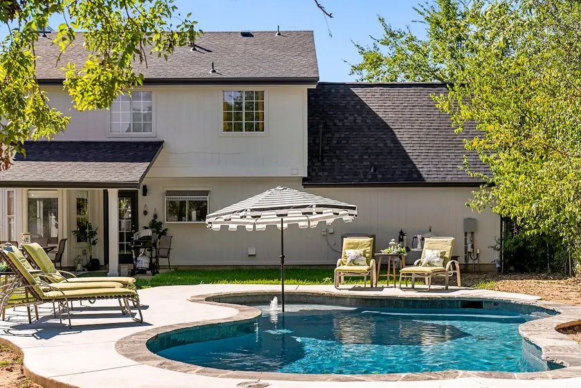 Pool Getaway | Movie Room | Games | Yard BBQ Pets - Image 1