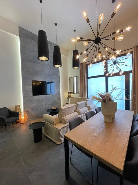Double-height apartment - Image 1