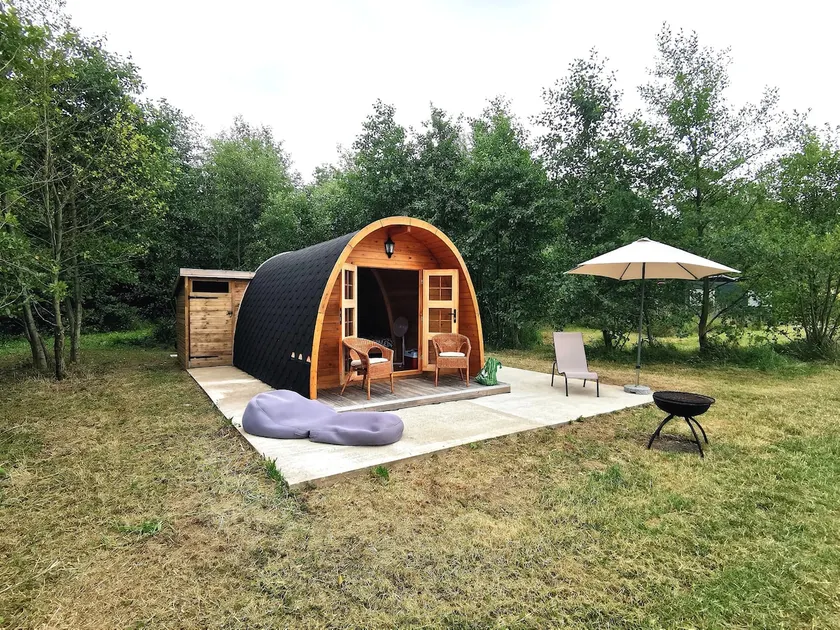Charming wooden POD near body of water - Image 1