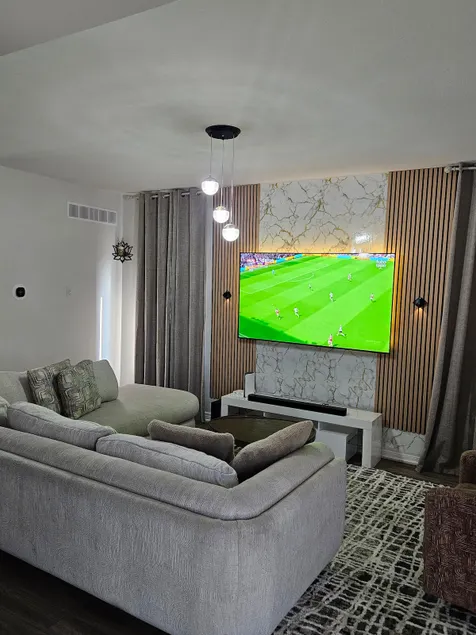 Luxury 4 BDRM Niagara Escape with Free Falls Drop -Off - Image 1