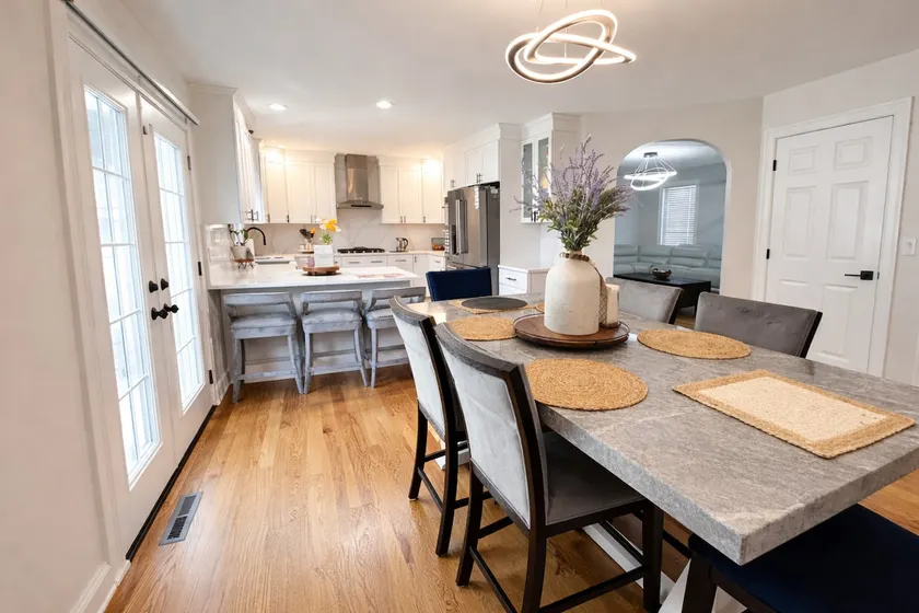 Exec 3BR Lux Home| SPA bath| King Bed | near Big E - Image 1