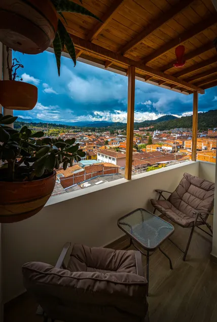 Escape to luxury with a great view - Image 1