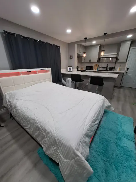 Modern Studio with Private Entry - Image 1