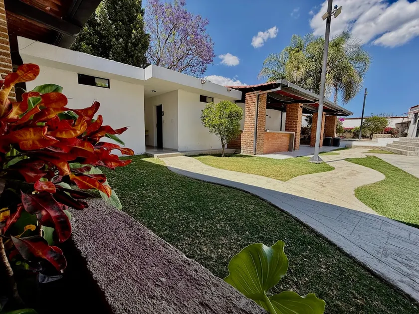 MB27 Property with pool for large groups - Image 1