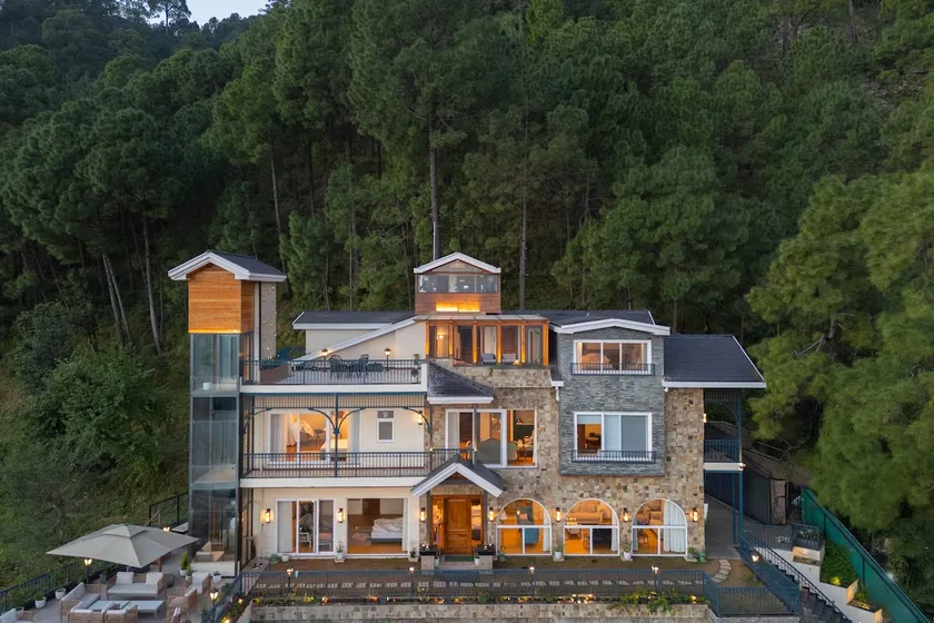 StayVista's Chestnut Manor - 6BHK Mountain-View Villa with Sauna - Image 1
