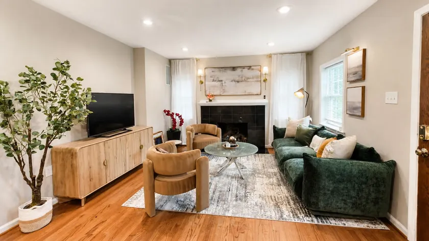 Fresh | 3 bedroom | Luxury | Center | Sunny - Image 1