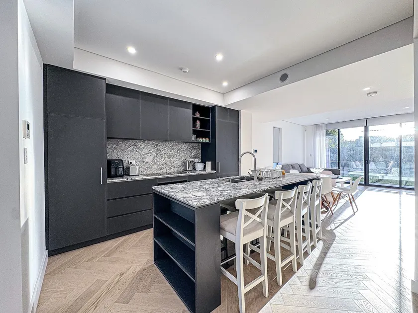 Modern 3BR Townhouse - Sleeps 10 - 2-Car Garage - Image 1