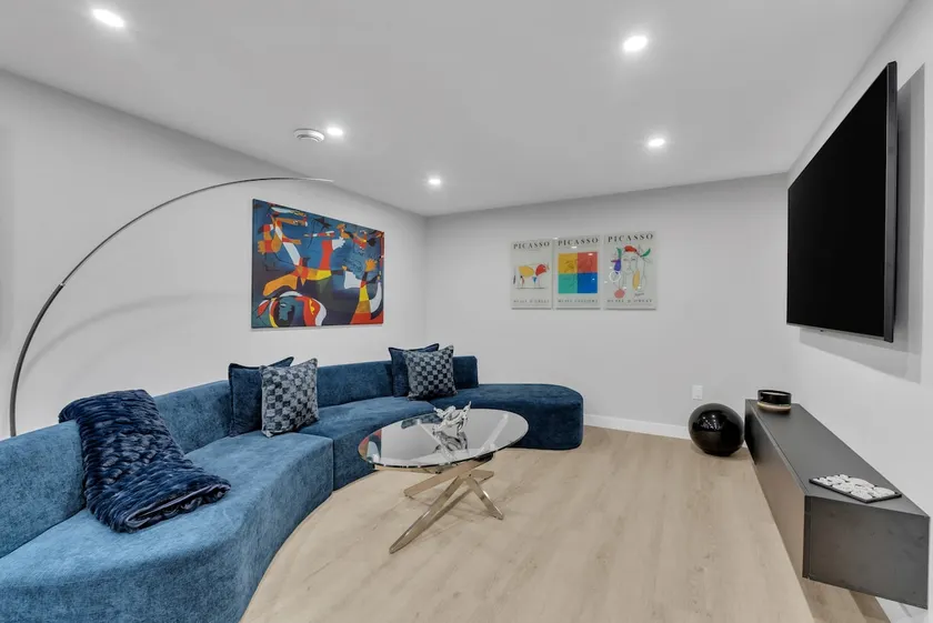 Elegant 2BR Suite | Residenz X-Mas Comfort & Style - Image 1