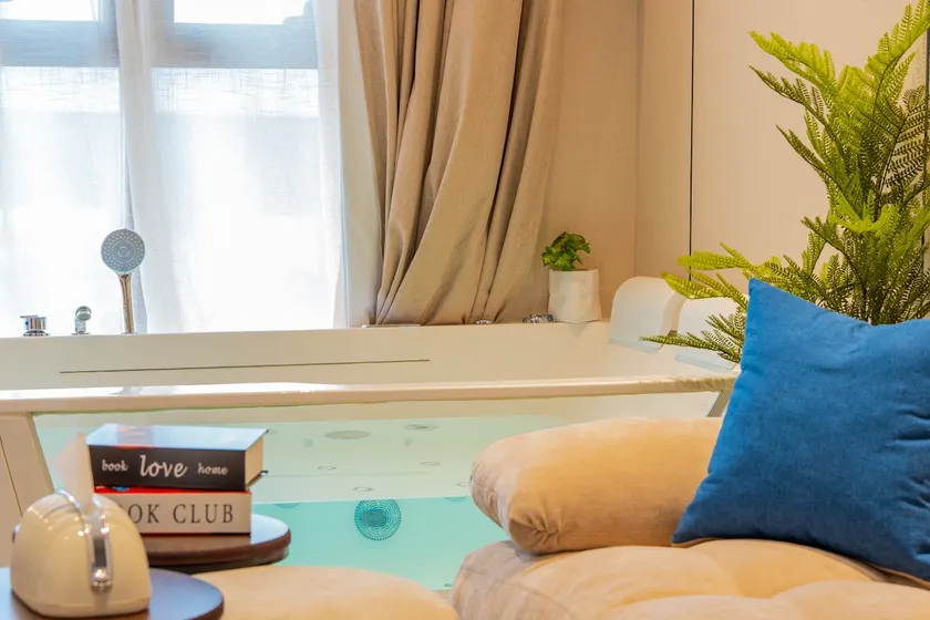 Studio with Jacuzzi - Image 1