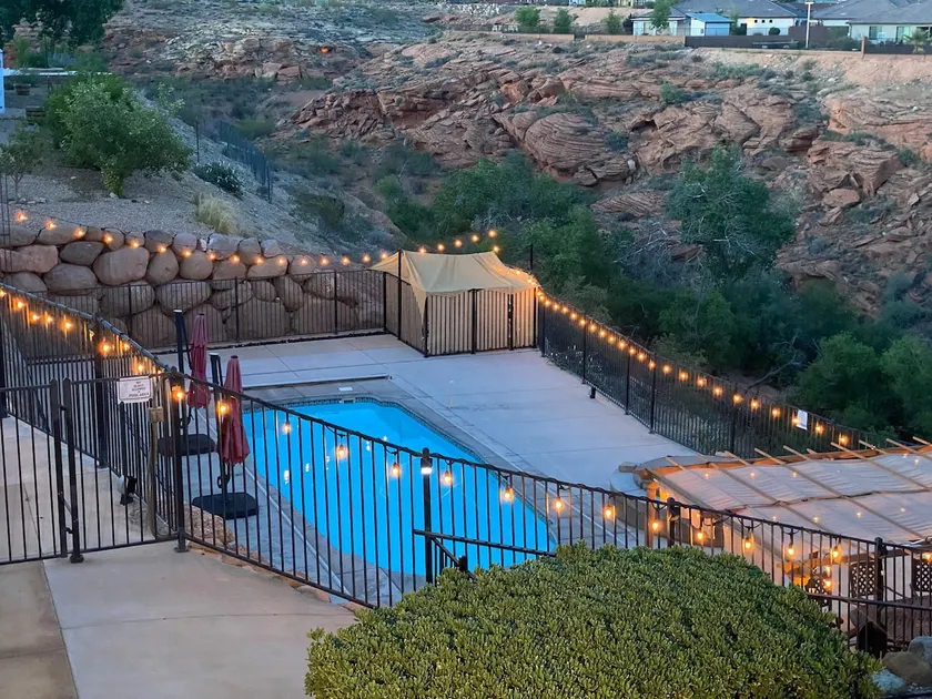 Peaceful poolside escape. - Image 1