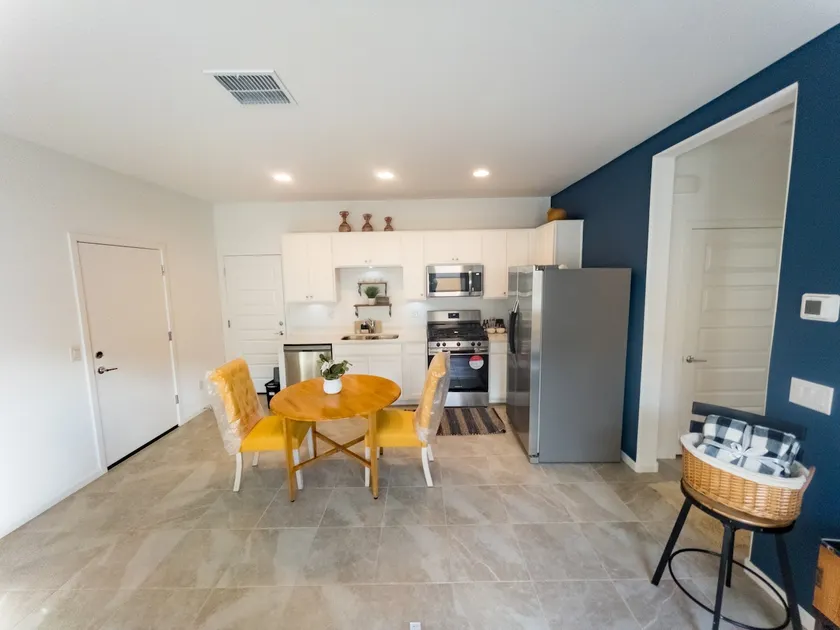 Comfort and Ideal Location - Image 1