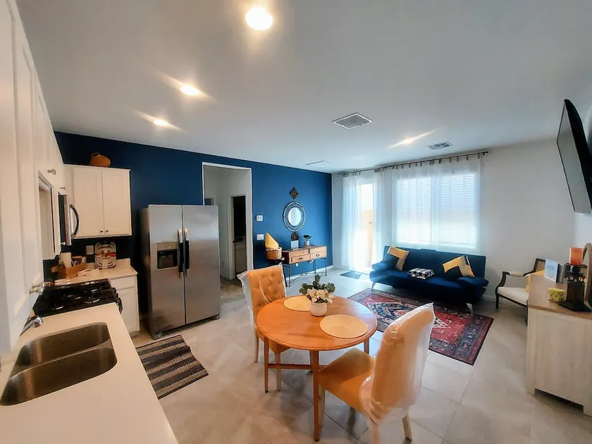 Comfort and Ideal Location - Image 1